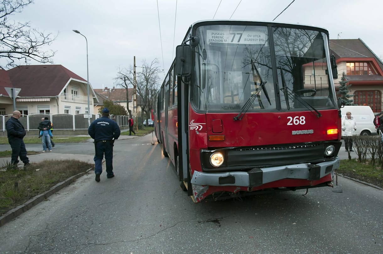 Elgázolt két embert a trolibusz az Andrássy úton