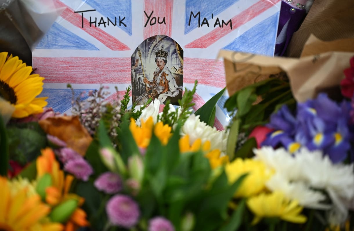 Nagy bevételt hoz a londoni vendéglátósoknak a tíznapos gyász