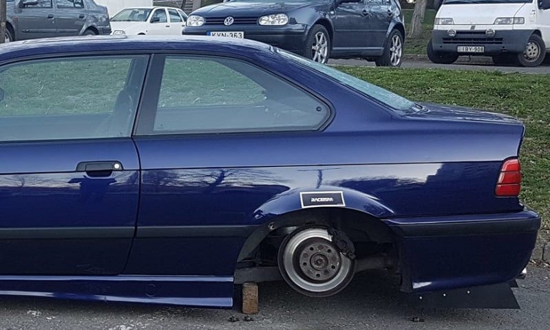 Tolvajok csaptak le éjszaka a hétvégi tuning show egyik spéci BMW-jére