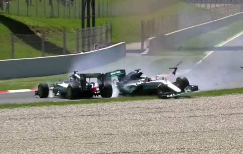 Így ütötte ki egymást Rosberg és Hamilton a spanyol GP-n – videó