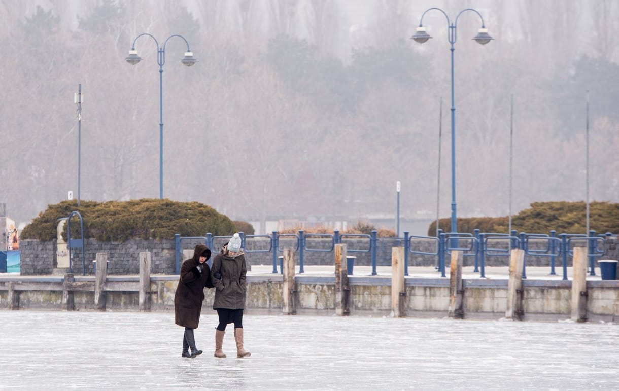 Kásás lett a jég a Balatonon