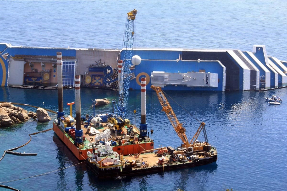 Elszállítják a Costa Concordia roncsait