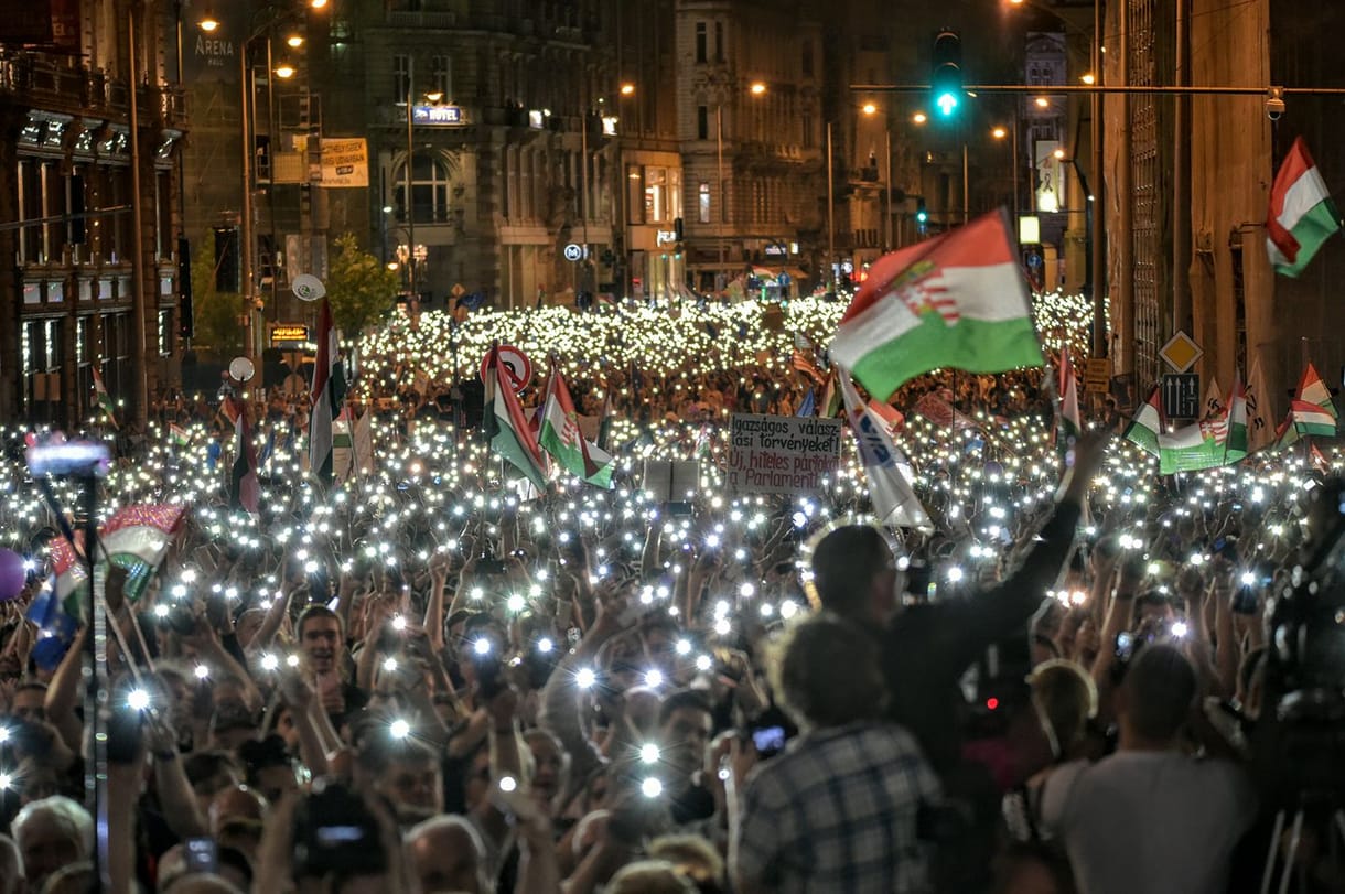 Újra tízezrek a budapesti utcákon: Orbán ellen és egy új ellenzékért vonultak