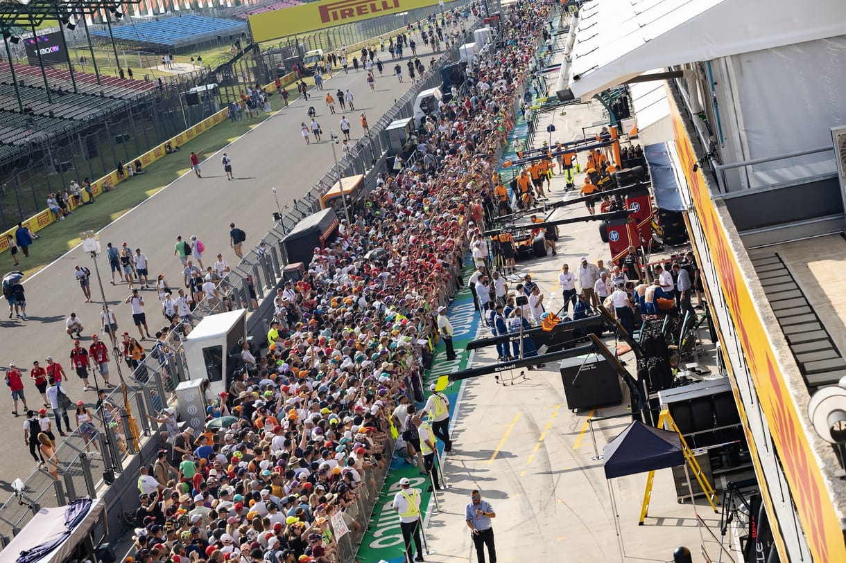 Perzselő forróság, pingpongpárbaj és Szent Fernando Alonso – képeken az F1-es Magyar Nagydíj nulladik napja