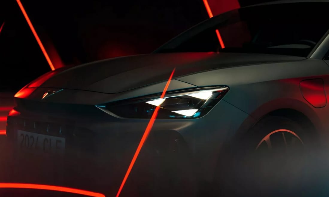 Kapaszkodjunk, 333 lóerős látványos új sportkombival rukkolt elő a Cupra