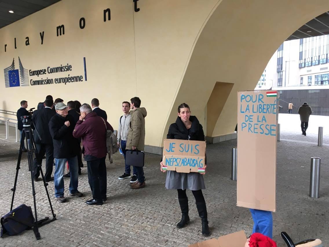 Brüsszelben tüntettek a Népszabadságért