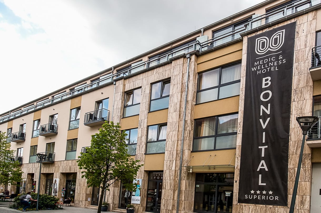 Évek óta üresen kongó szellemhotelt nyitottak újra
