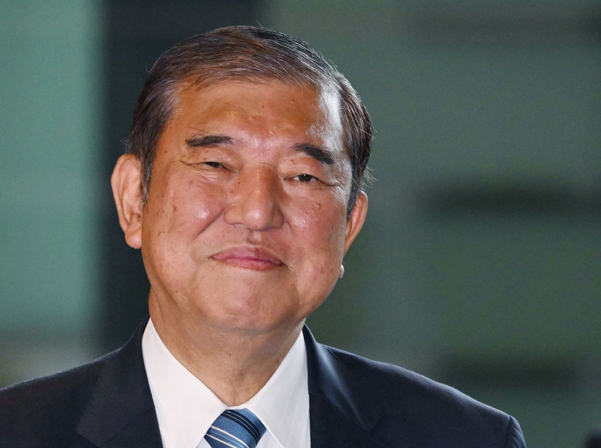 Újraválasztása közben elbóbiskolt a japán miniszterelnök a parlamentben