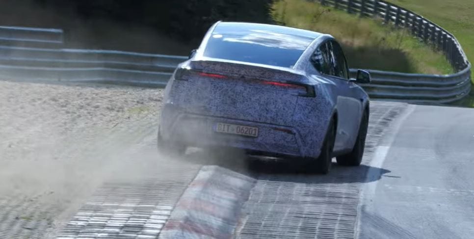 A Nürburgringen bukkant fel az új Tesla Model Y sportosított verziója