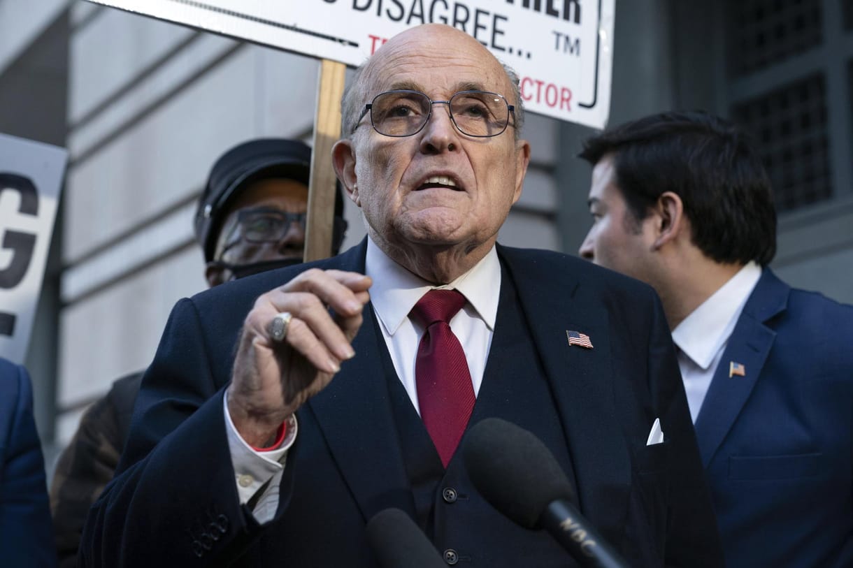 Csődöt jelentett Rudy Giuliani, Trump fő szövetségese, miután 148 millió dollár kártérítés fizetésére kötelezték