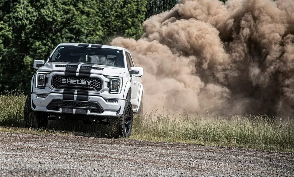 811 lóerős monstrummal ünneplik Carroll Shelby születésének 100. évfordulóját