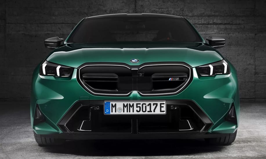 727 lóerős V8-as sportkombi a BMW-től, támad az új M5 Touring