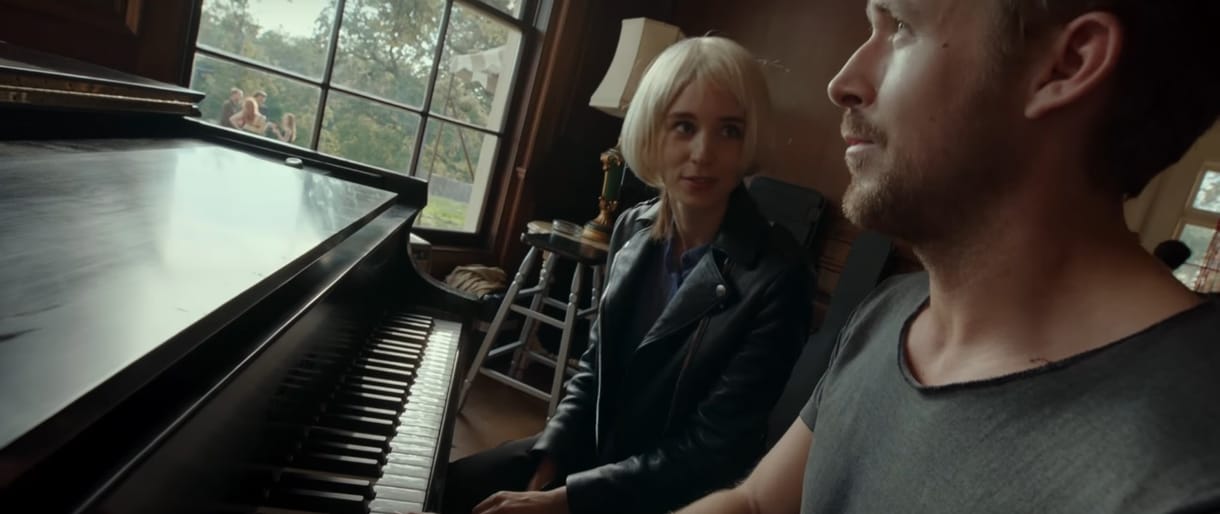 Sztárparádéval csábít Ryan Gosling újabb zenés-szerelmes filmje – előzetes
