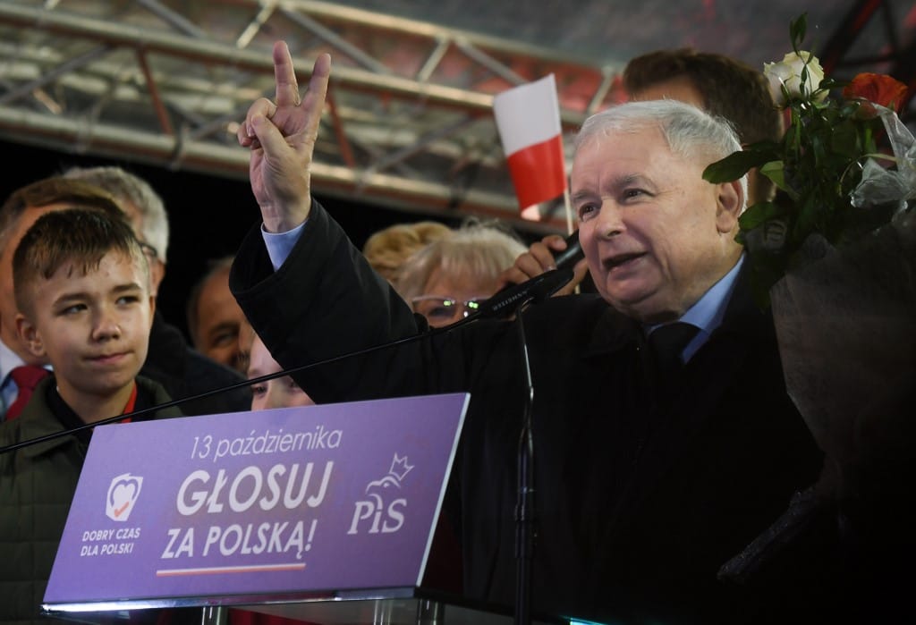 Megúszta a bizalmi szavazást Orbán lengyel barátja