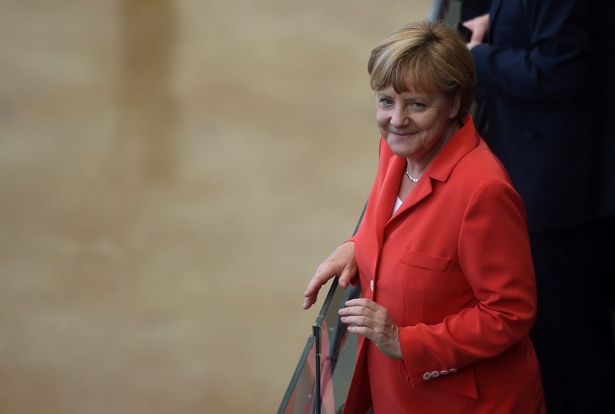 Nagyon kínos videó: a szülinapos Angela Merkelnek kedveskedni akartak