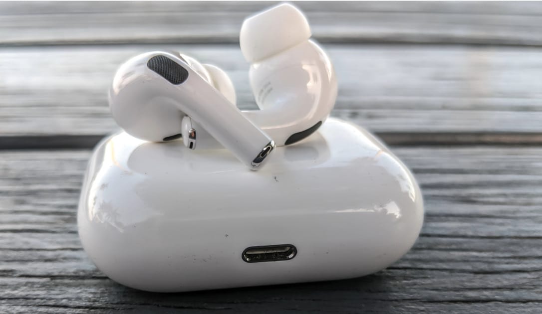 Márciusban jöhet az új AirPods az Apple-től