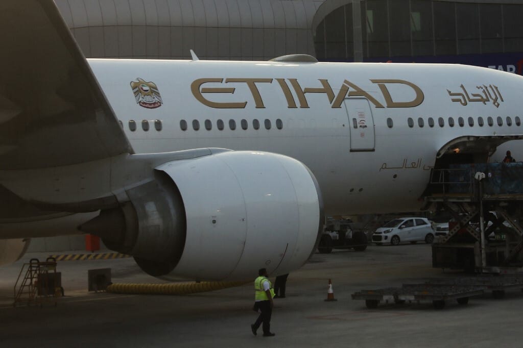 Kigyulladt egy Boeing futóműve felszállás közben Melbourne-ben, tűzoltók oltották el a lángokat – videó