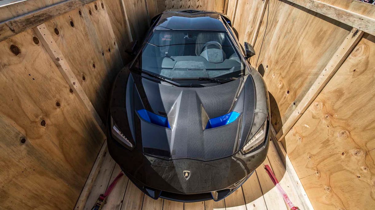 Egészen abszurd okból hívják vissza a legritkább Lamborghiniket