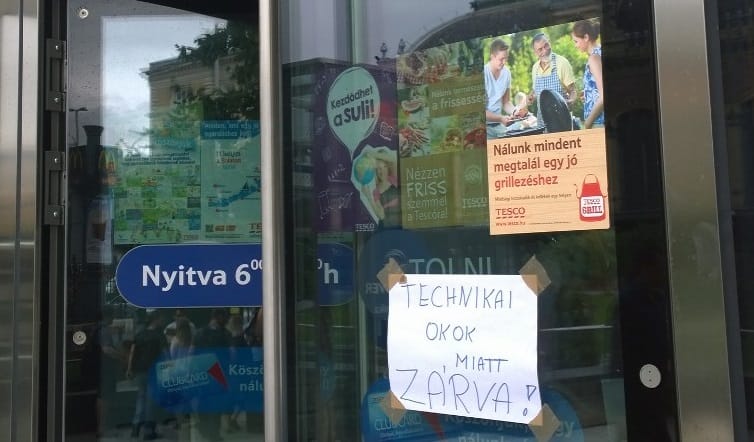 Ki sem nyitott sok körúti üzlet, a Nyugati postánál szivattyúznak