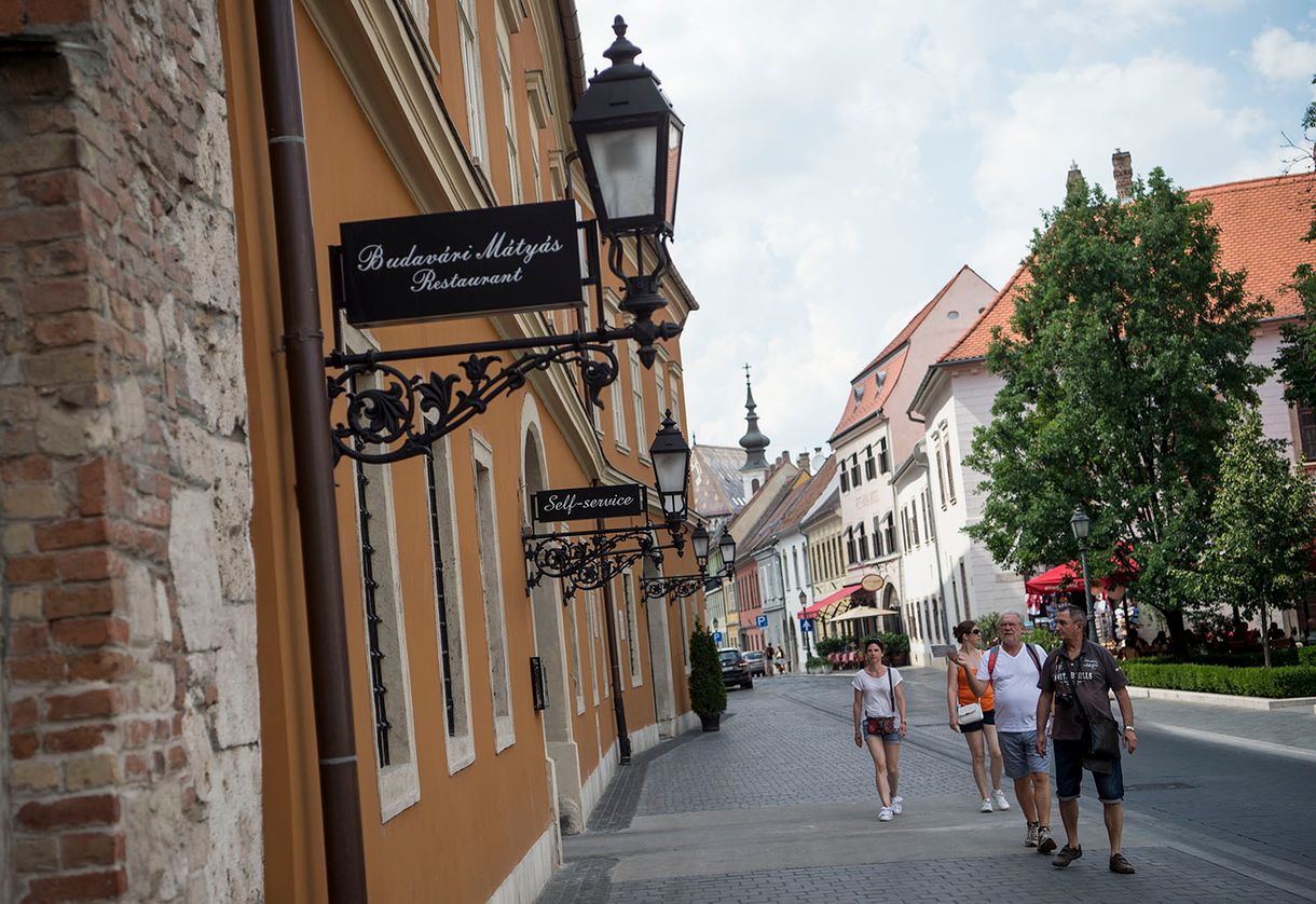 Megszüntették az újraindult nyomozást is az Airbnb-n kiadott budavári önkormányzati bérlakások ügyében