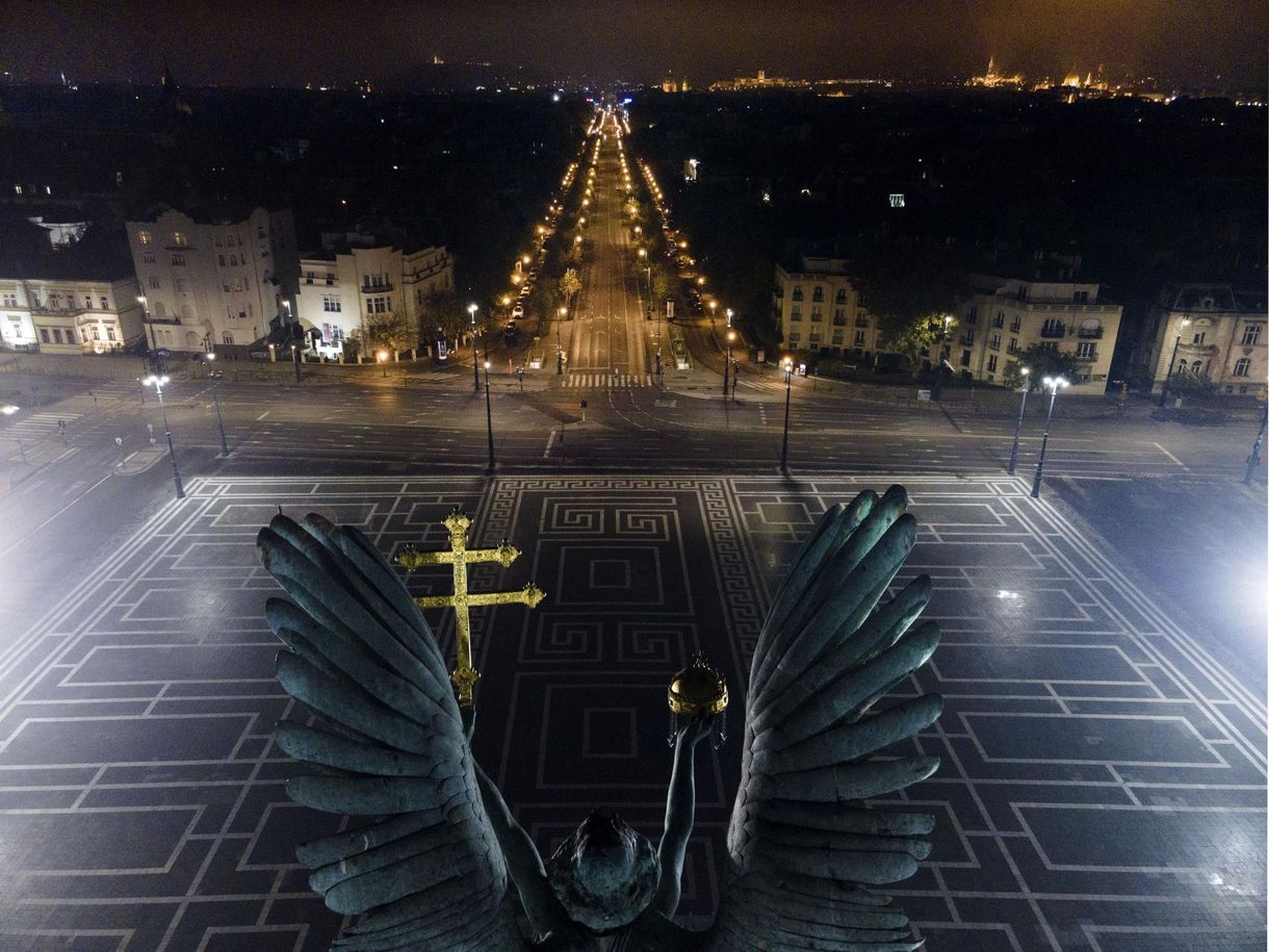 Díszcsomagolást ad a kormány minden döntésére, hogy úgy tűnjön, van egy nagy akcióterve