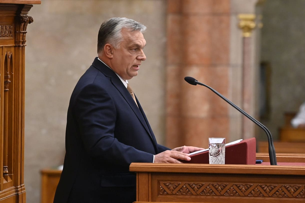 Le Monde: Orbán Viktor kettős játékot űz az EU-val