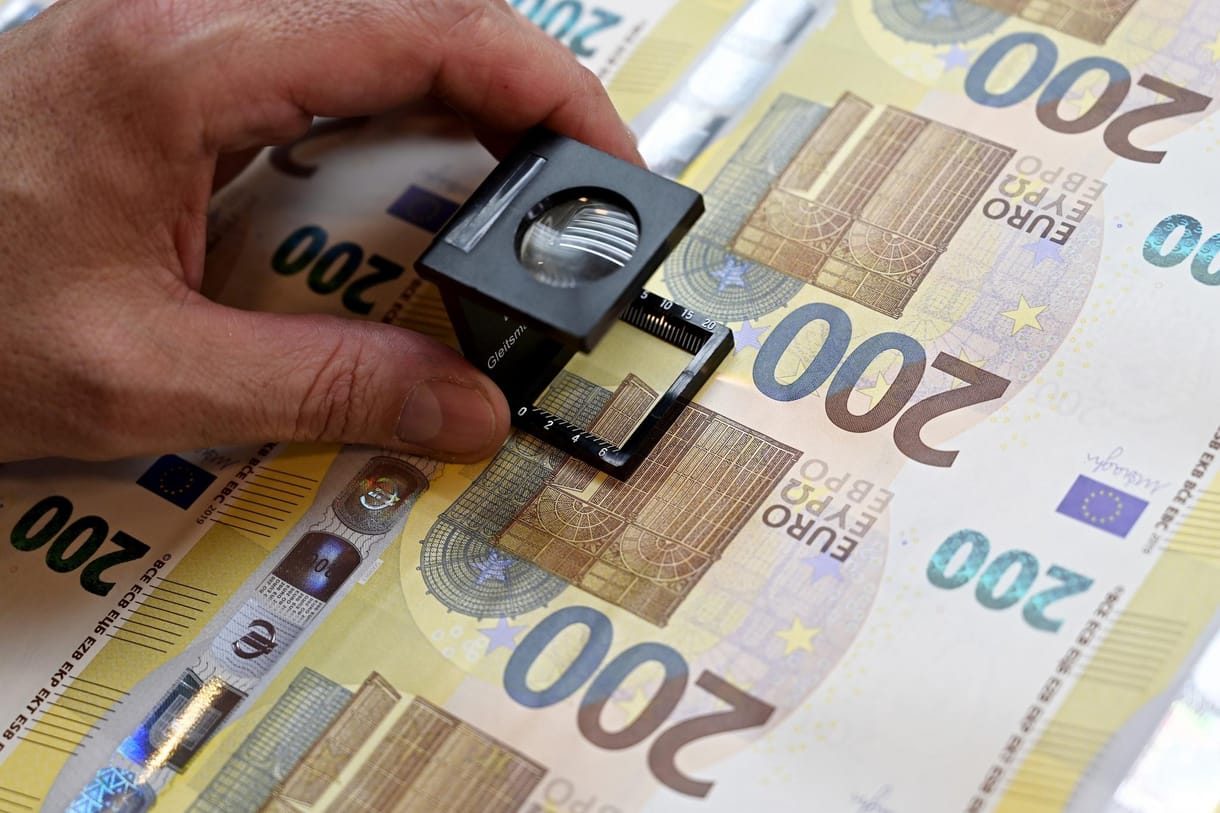 A magyarok kétharmada örülne, ha euróval fizethetne