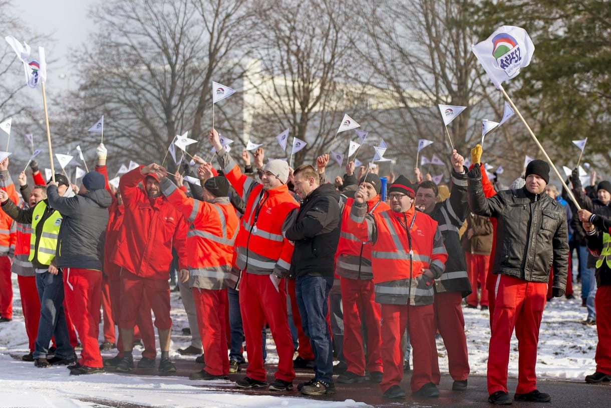 Az Audi független közvetítőt hívna a tárgyalóasztalhoz Győrben