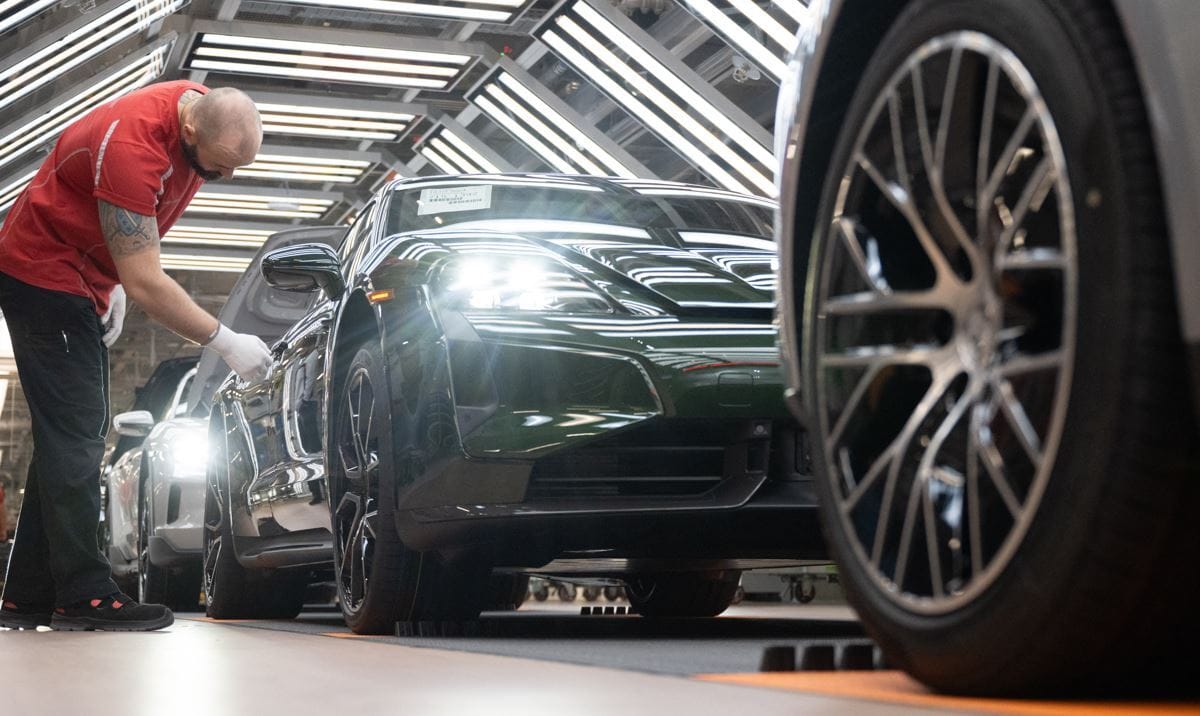 Padlóra küldhetik az amerikai vámok a Porschét és a Mercedest: 3,7 milliárd dollár a tét