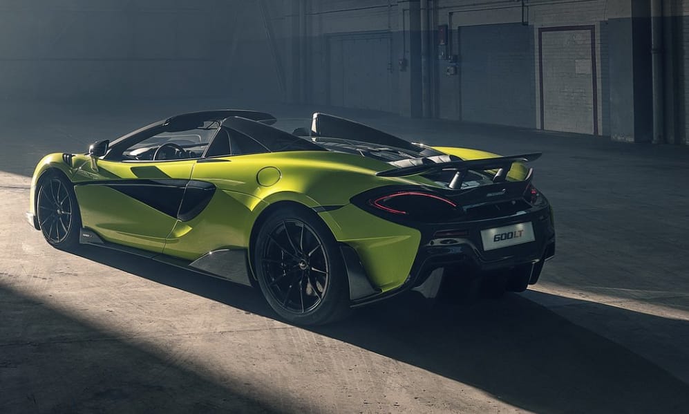 Felfelé ordító kipufogó a McLaren új kabrióján: 315 km/h nyitott tetővel