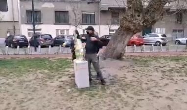 Szélsőjobboldaliak törték össze a ferencvárosi Black Lives Matter-szobrot