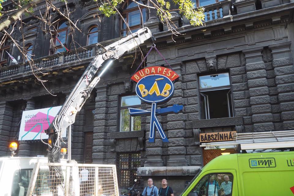 Örökre eltűnt Budapest egyik legkedveltebb neontáblája?