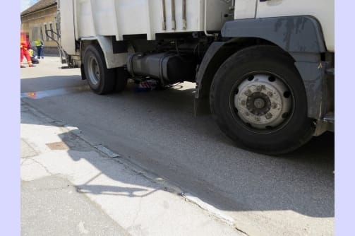 Teherautó gázolt halálra egy bicikliző nőt Kecskeméten – fotók