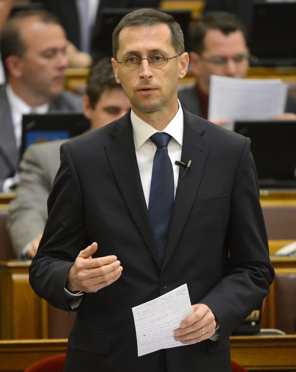 Jön a csomag: Varga bejelentésre készül