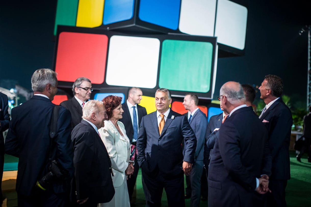 Orbánt egy étteremben kapták le Kozák Danutáékkal