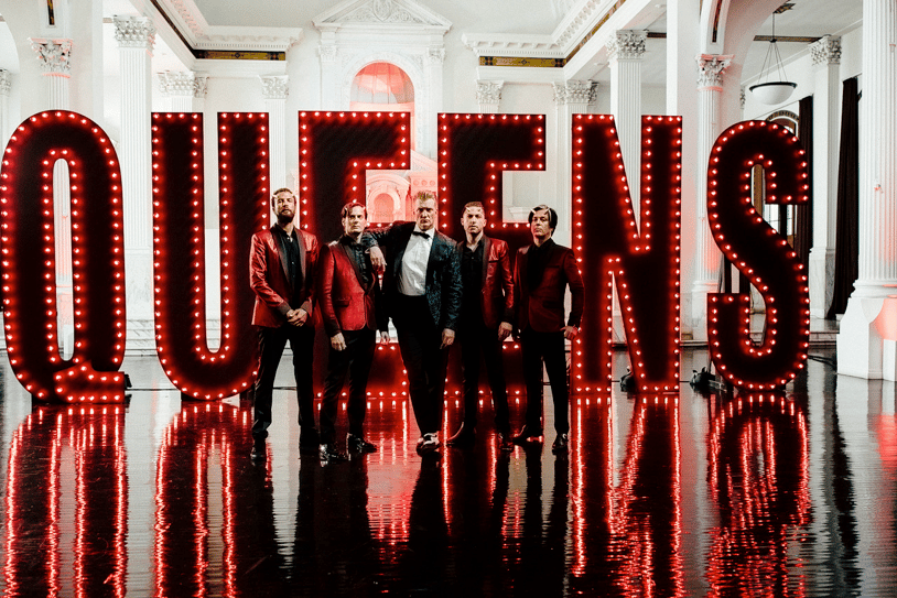 A Queens Of The Stone Age nyerte az Elvis-napot új, a Királyt idéző klipjével