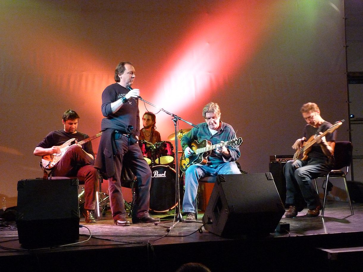 Elhunyt Hunyadi Károly, a Balaton alapító gitárosa