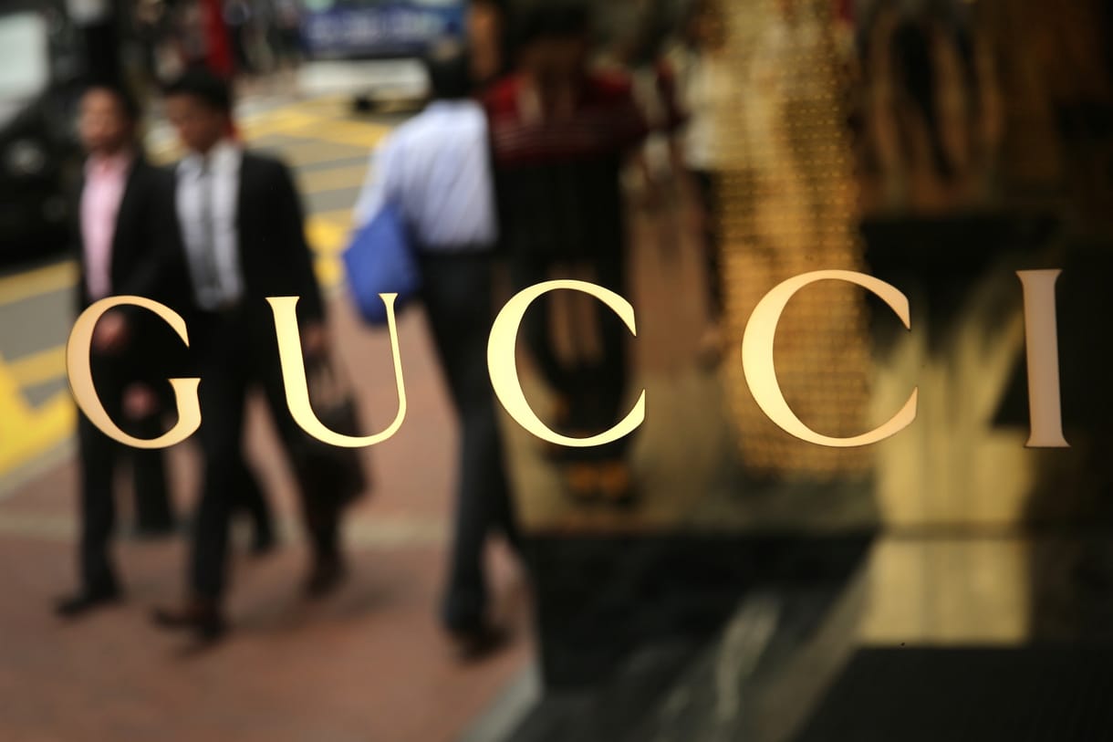 Egészségügyi maszkot gyárt a Gucci és a Saint Laurent is