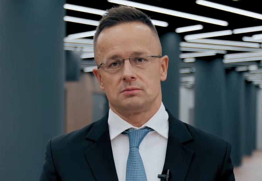 Szijjártó: Félmillió AstraZeneca-oltóanyagot ad Bangladesnek Magyarország