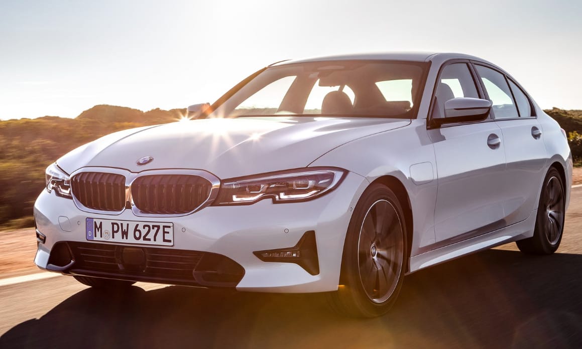 Újabb zöld rendszámos BMW: 13 millió forinttol indul itthon a hibrid 330e