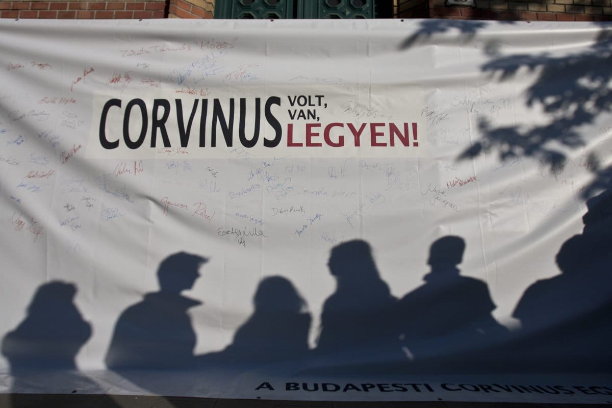 Meghátrált a Corvinus vezetősége: lefújták az éjszakai hallgatói vitát