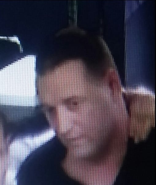 Nagyon keresik a rendőrök ezt a férfit