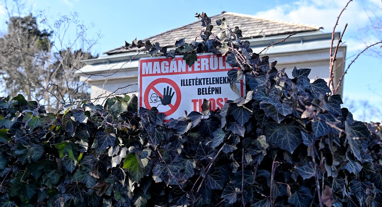 Friss képek Hatvanpusztáról: még javában építkeznek