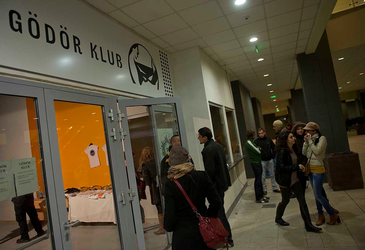 Újra megnyílt a Gödör Klub