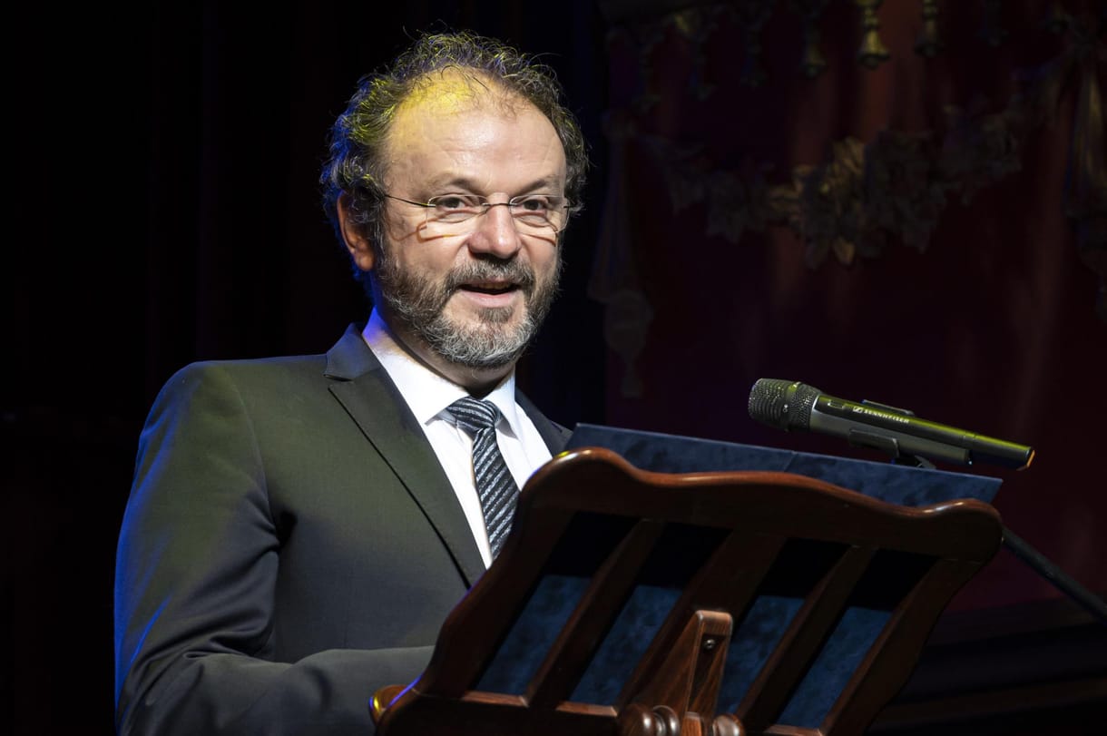 Megáldotta a pápa az Operettszínház zaklatás eltussolásával vádolt igazgatóját