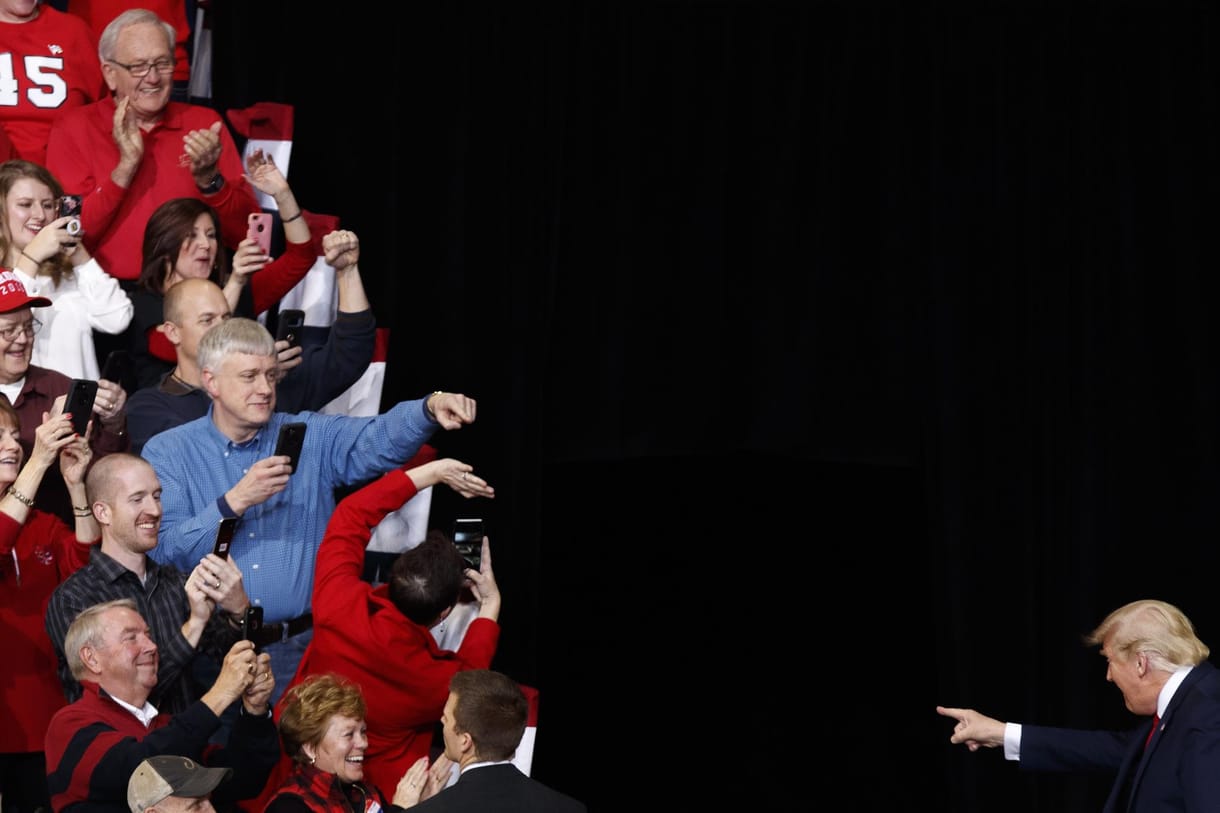 Trump megússza, a demokraták csak abban bízhatnak, hogy ráég a bélyeg