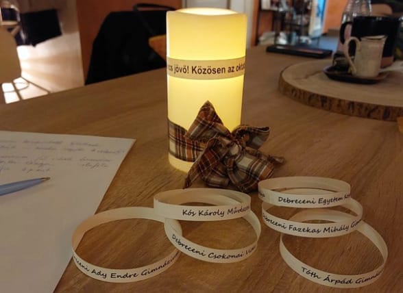 Iskoláról iskolára jár a „Kitartás Lángja” Debrecenben