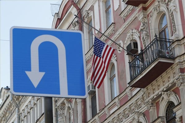Már el is kezdték kiüríteni az amerikai konzulátust Szentpéterváron