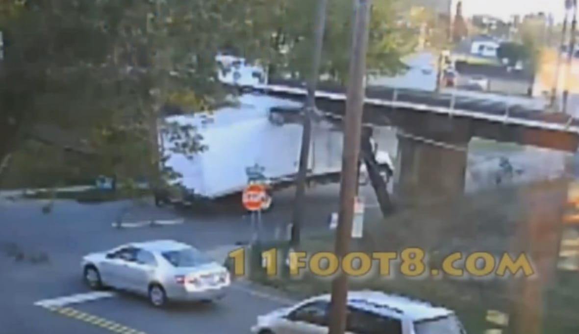 A híd, amelytől rettegnek a kamionosok – videó