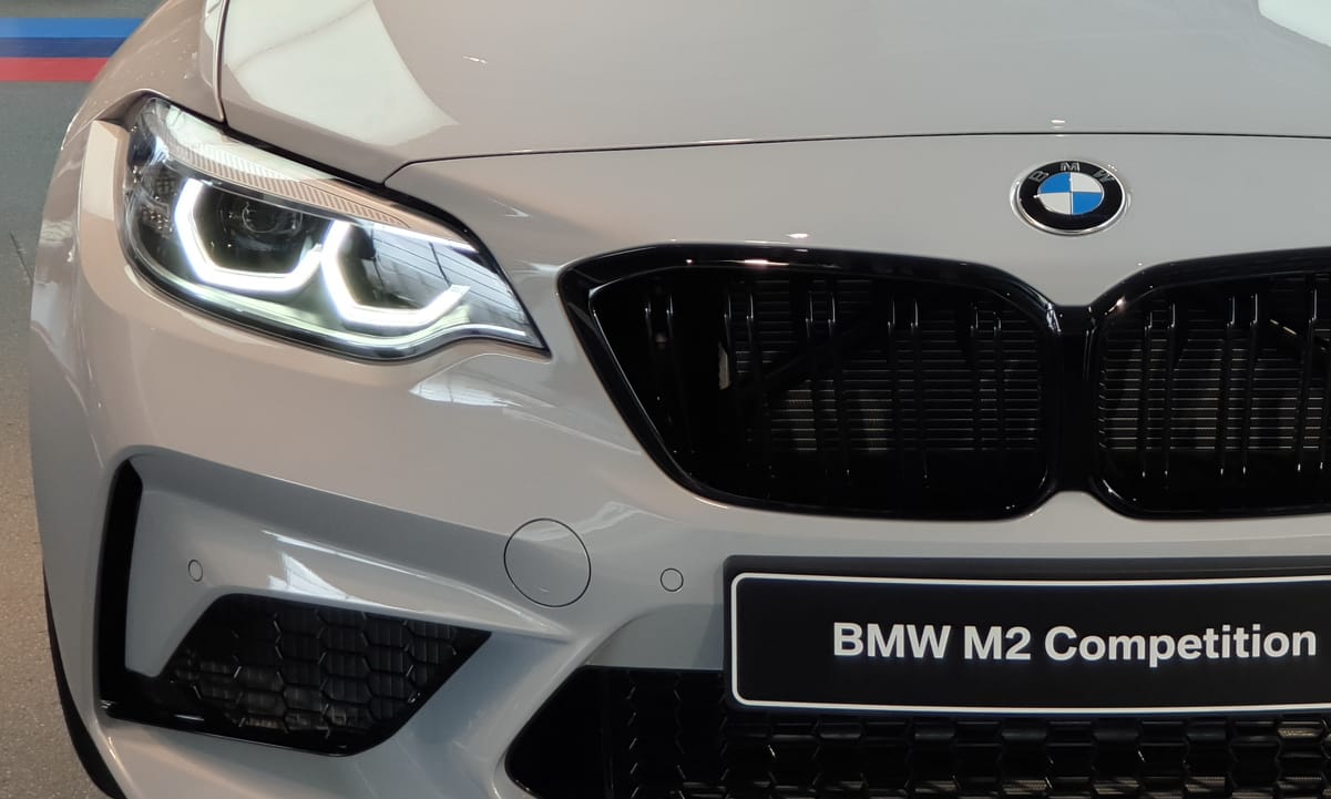 Vizsgázik a kis méregzsák: így gyorsul 0-ról 270-re a BMW M2 Competition - videó